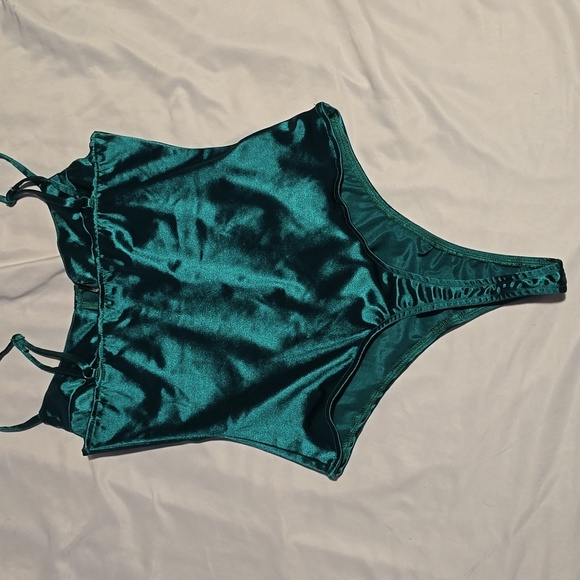 PrettyLittleThing Green Satin Bodysuit M - Picture 3 of 3